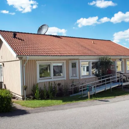 Rent this 2 bed apartment on Ladubacken in 577 90 Vena, Sweden