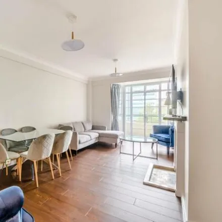 Rent this 3 bed apartment on 158 Marylebone Road in London, NW1 5AH