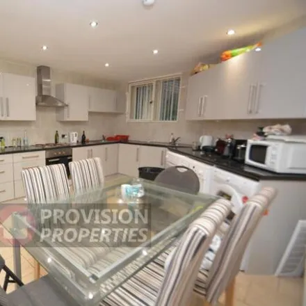Rent this 9 bed townhouse on Cross Cliff Road in Leeds, LS6 2AX