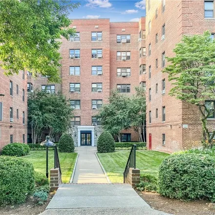 Buy this 3 bed condo on 465 East Lincoln Avenue in Pinckney Heights, City of Mount Vernon