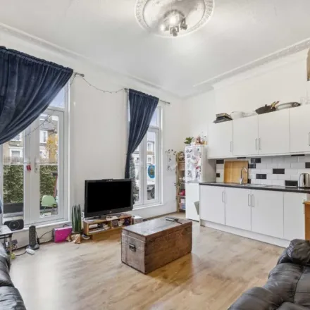 Image 4 - 20 Sulgrave Road, London, W6 7PJ, United Kingdom - Apartment for rent