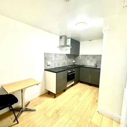 Image 6 - Co-op Food, Kember Street, London, N1 1BF, United Kingdom - Apartment for rent