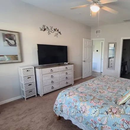 Rent this 3 bed condo on Osprey in FL, 34229