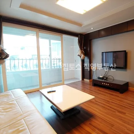 Rent this 1 bed apartment on 서울특별시 강남구 역삼동 690-12