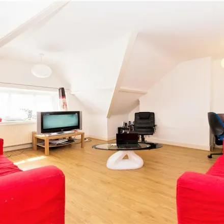 Image 3 - Blenheim Gardens, London, NW2 4NR, United Kingdom - Apartment for rent