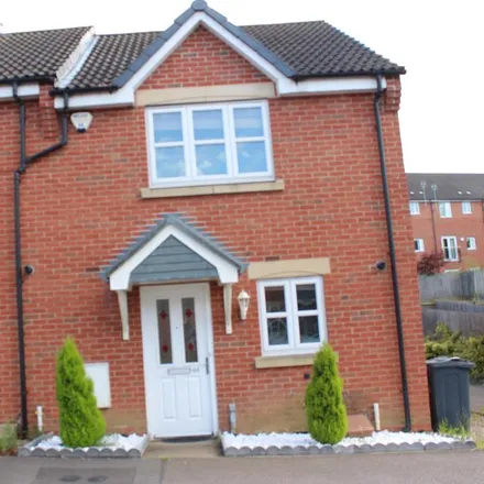 Rent this 2 bed townhouse on Wainwright Avenue in Leicester, LE5 1QW