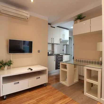 Rent this 1 bed apartment on Madrid in Radar 70 kmh, Calle 30