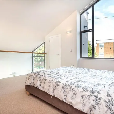 Image 4 - 35 Stanford Road, London, N11 3HY, United Kingdom - Apartment for rent