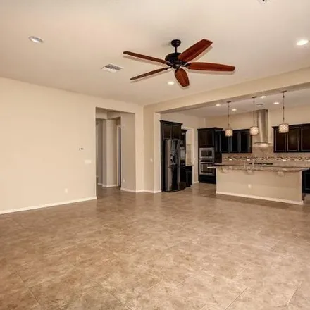 Image 3 - 18436 West Raven Road, Goodyear, AZ 85338, USA - Apartment for rent