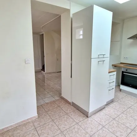 Rent this 3 bed apartment on 27 Rue Jacquard in 76140 Le Petit-Quevilly, France