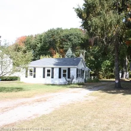 Image 2 - 4242 Pine Grove Avenue, Gardendale, Fort Gratiot Township, MI 48059, USA - House for sale