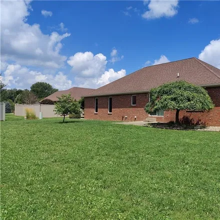 Image 2 - 1501 Hunters Drive, Greensburg, IN 47240, USA - House for sale