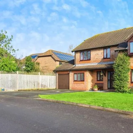 Buy this 5 bed house on 28 Woodgate Meadow in Plumpton Green, BN7 3BD