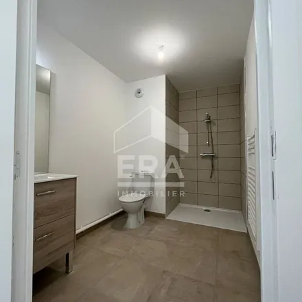 Rent this 2 bed apartment on Avenue de la République in 28000 Chartres, France