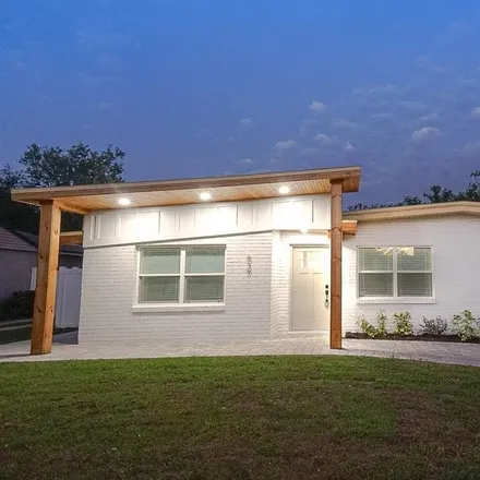Buy this 3 bed house on 537 Seminole Street in Winter Garden, FL 34787