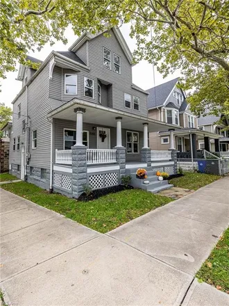 Image 2 - 3301 Chatham Avenue, Cleveland, OH 44113, USA - House for sale