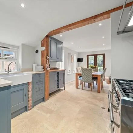 Image 3 - Mulberry Street, Stratford-upon-Avon, CV37 6RS, United Kingdom - Townhouse for sale