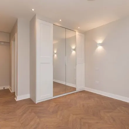 Image 7 - Carpet & Flooring Centre, 35 High Street, Shepperton, TW17 9AB, United Kingdom - Apartment for rent