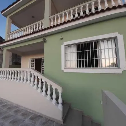 Buy this 4 bed house on Rua Minas Gerais in Jardim 25 de Agosto, Duque de Caxias - RJ