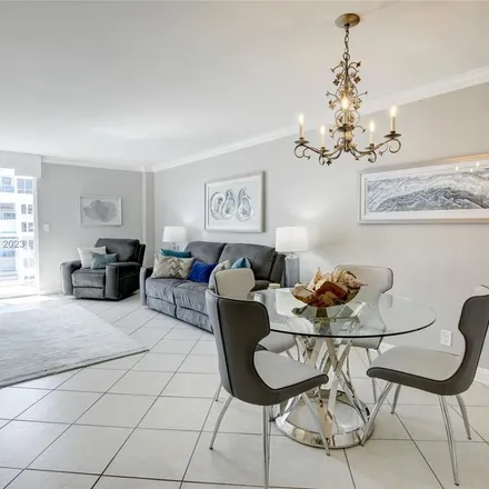 Image 3 - Collins Avenue & 24th Street, Collins Avenue, Miami Beach, FL 33140, USA - Apartment for rent