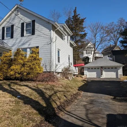 Rent this 3 bed house on 32 Ballfarm Road in Oakville, Watertown