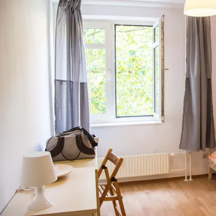 Rent this 4 bed room on Quarters in Stromstraße, 10551 Berlin