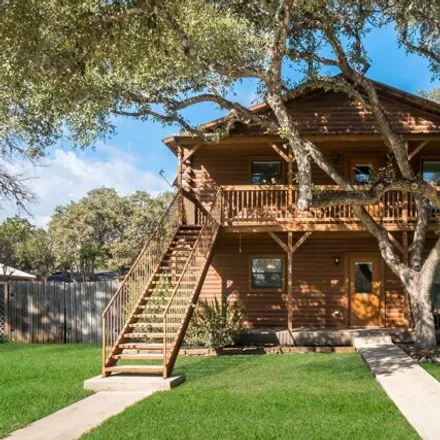Buy this studio house on 125 Woodland Avenue in Kirkwood, New Braunfels