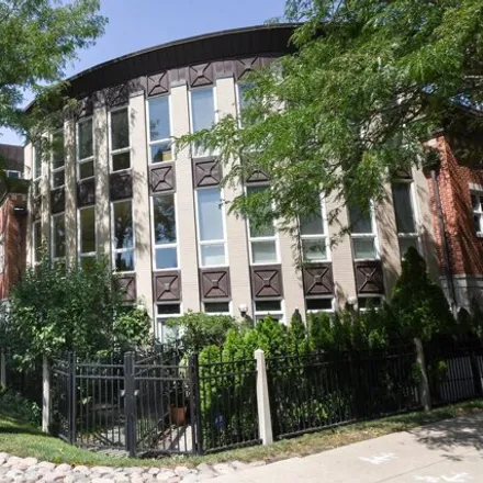 Buy this 3 bed townhouse on 1512 South Prairie Avenue in Chicago, IL 60605