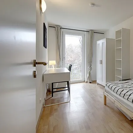 Rent this 4 bed room on Aachener Straße 10 in 70376 Stuttgart, Germany
