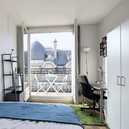 Rent this 4 bed room on 22 Rue Duret in 75116 Paris, France