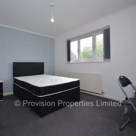 Image 6 - Well Close Rise, Arena Quarter, Leeds, LS7 1HT, United Kingdom - Townhouse for rent