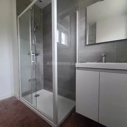 Rent this 4 bed apartment on 84 Rue de la Tortille in 80200 Péronne, France