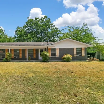 Buy this 3 bed house on 1619 Culver Street in Commerce, TX 75428