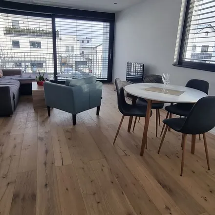 Rent this 2 bed apartment on Dr.-Karl-Reiß-Weg 15 in 63075 Offenbach am Main, Germany