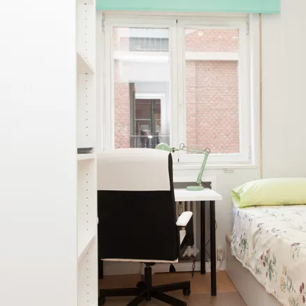 Rent this 7 bed room on Madrid in Don Quijote, Calle del Duque de Liria