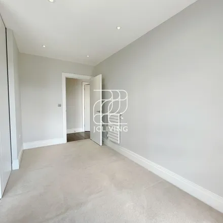Image 3 - Hamond Court, Seven Kings Way, London, KT2 5AA, United Kingdom - Apartment for rent