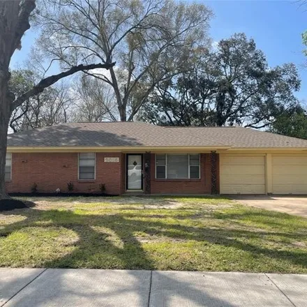 Rent this 3 bed house on 2018 Sherwood Forest Street in Houston, TX 77043