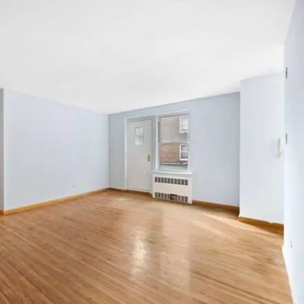 Image 7 - 394 Avenue S, New York, NY 11223, USA - Apartment for sale