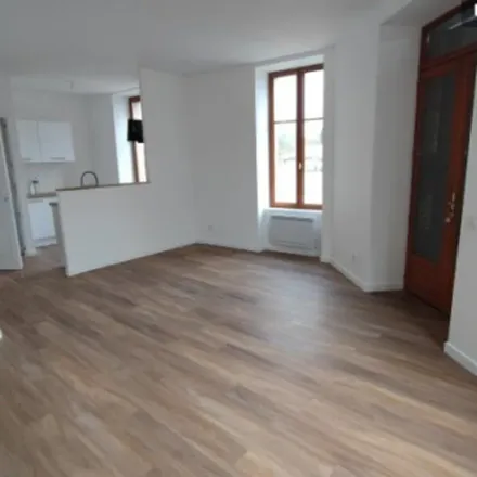 Rent this 3 bed apartment on 22 Avenue de la République in 18100 Vierzon, France