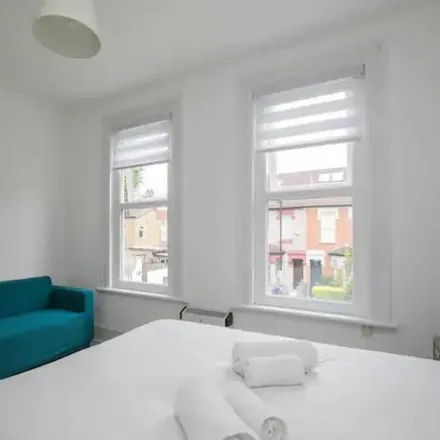 Image 4 - London, United Kingdom - Apartment for rent