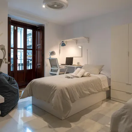 Rent this 3 bed room on Ruzafa in Carrer de la Pau, 46002 Valencia