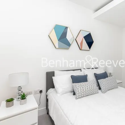 Image 2 - Beaulieu House, 15 Glenthorne Road, London, W6 0BU, United Kingdom - Apartment for rent