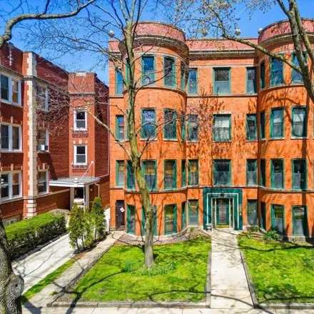 Buy this 3 bed condo on 1346-1350 West Greenleaf Avenue in Chicago, IL 60645