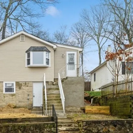 Buy this 2 bed house on 131 Bucknell Trail in Hopatcong, NJ 07843