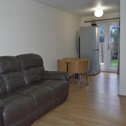 Image 3 - Satanita Close, London, E16 3TJ, United Kingdom - House for rent