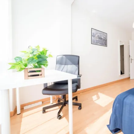 Rent this 4 bed apartment on Noble Art Gallery in Carrer de Ramon Llull, 46021 Valencia