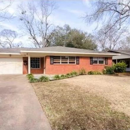 Rent this 3 bed house on 569 East Southfield Road in Broadmoor Terrace, Shreveport