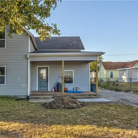 Buy this 4 bed house on 204 East Kansas Street in Lansing, KS 66043