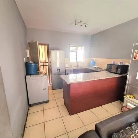 Image 4 - Greyhound Street, Hesteapark, Pretoria, 0155, South Africa - Apartment for rent