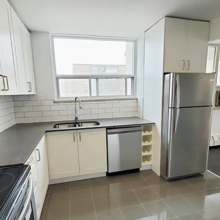 Image 3 - North York Boulevard, Toronto, ON M2N 5N8, Canada - Apartment for rent